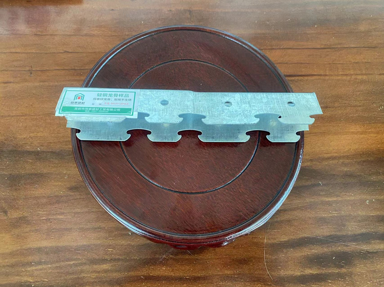吊頂龍骨卡式龍骨，規(guī)格型號(hào)：DV37*20*0.8